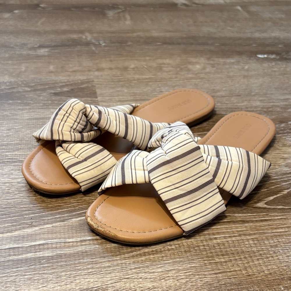 Old Navy Tan and Cream Striped Sandals